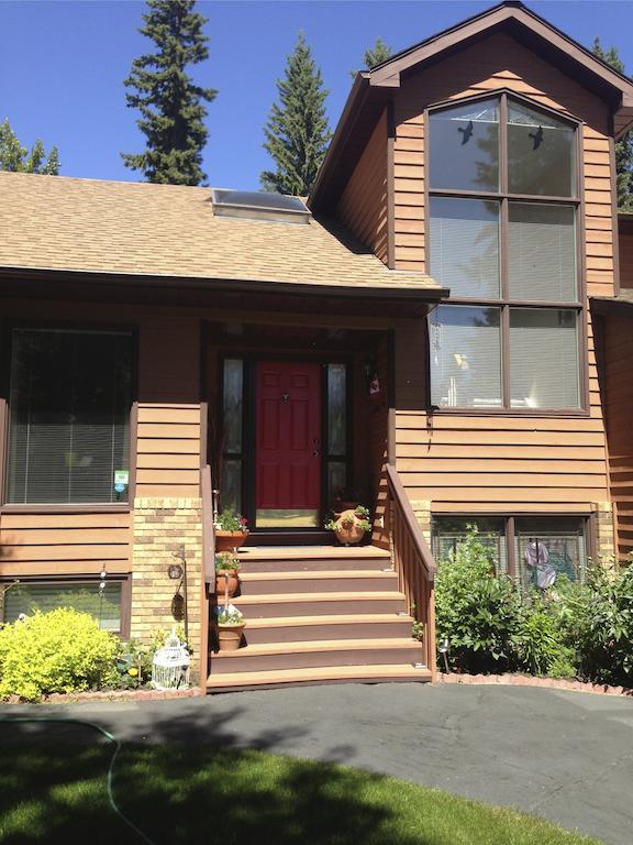 Redwood Meadows Bed And Breakfast Bragg Creek Exterior photo